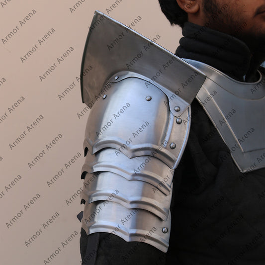 Shoulder with Sword Breaker