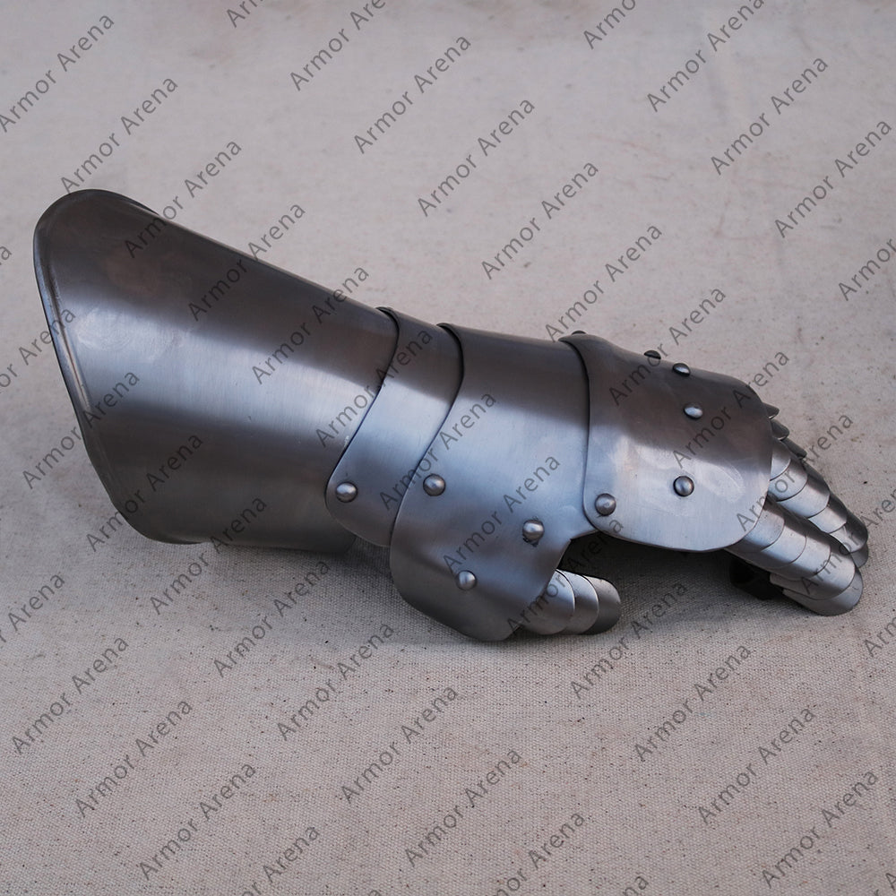 Gauntlets 14-15 Century