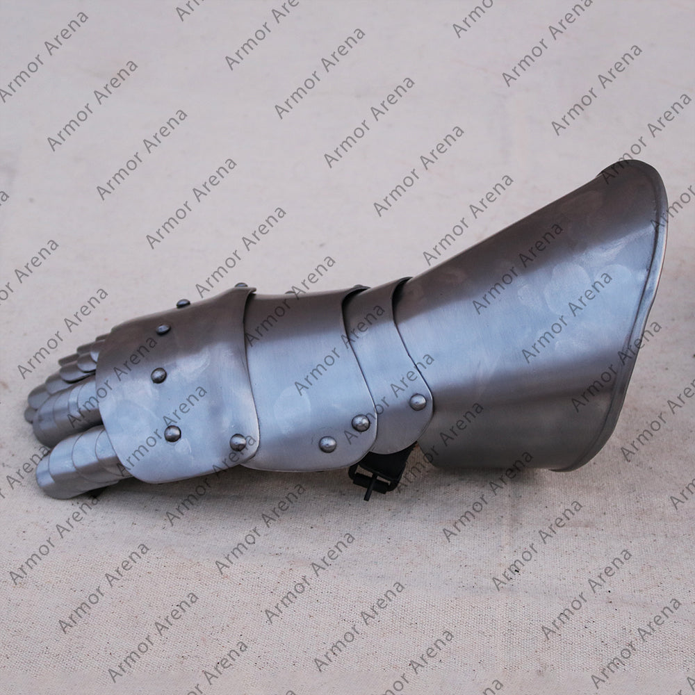Gauntlets 14-15 Century